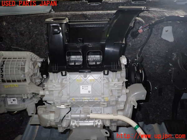 1UPJ-9236396081]ノア(ヴォクシー)(ZRR80W)エバポレーター1 中古_2