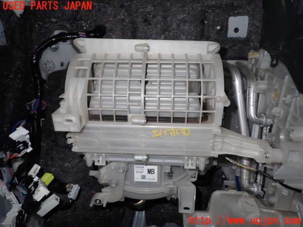 1UPJ-9236396081]ノア(ヴォクシー)(ZRR80W)エバポレーター1 中古_3