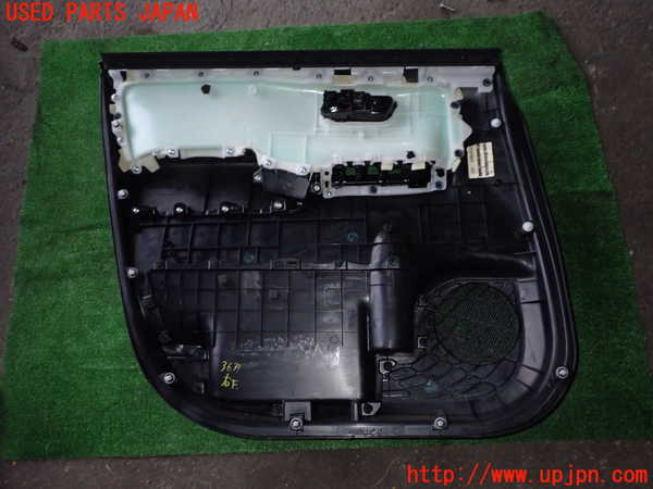 1UPJ-9236391234]ノア(ヴォクシー)(ZRR80W)右前ドア内張り 中古_5