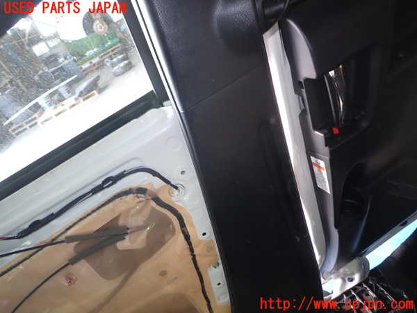 1UPJ-9236397665]ノア(ヴォクシー)(ZRR80W)右センターピラートリム 中古_3