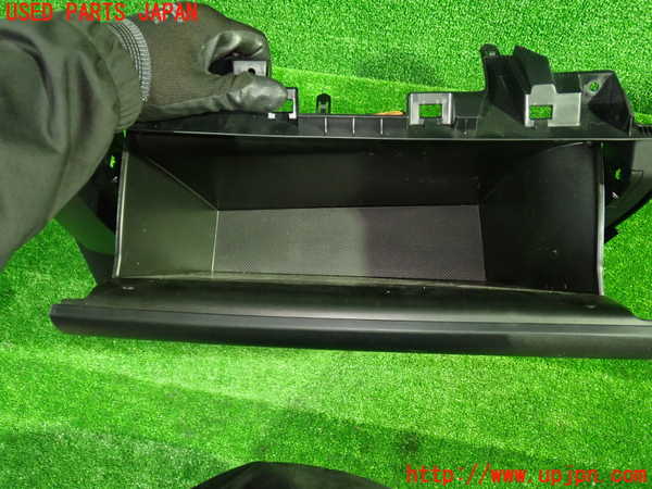 1UPJ-9236407516]アルファード(AGH30W)グローブボックス1 中古_3