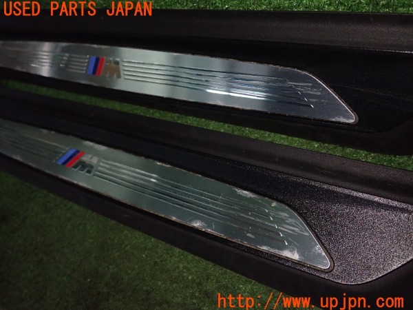 3UPJ=9236430616]BMW 218i アクティブツアラー(2A15 F45)純正 190749-10 フロント スカッフプレート 中古_4