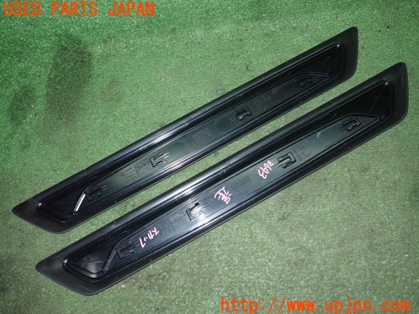 3UPJ=9236430616]BMW 218i アクティブツアラー(2A15 F45)純正 190749-10 フロント スカッフプレート 中古_5
