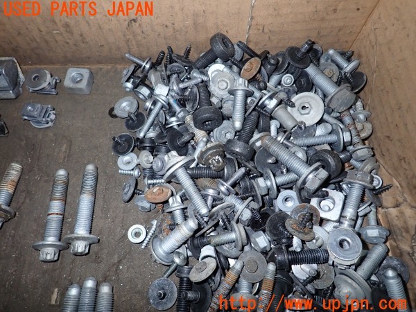 3UPJ=9236430720]BMW 218i アクティブツアラー(2A15 F45)ネジ・ナット・ステー類 セット ジャンク_4