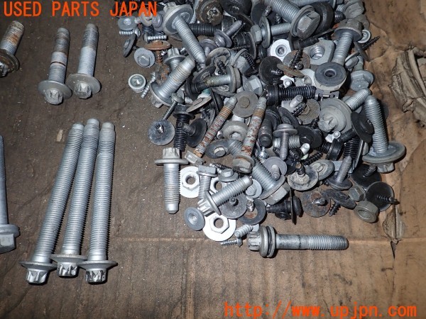 3UPJ=9236430720]BMW 218i アクティブツアラー(2A15 F45)ネジ・ナット・ステー類 セット ジャンク_5