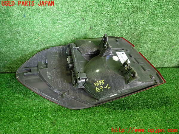 2UPJ-9236431530]BMW 218i アクティブツアラー(2A15)(F45)右テールランプ 中古_2