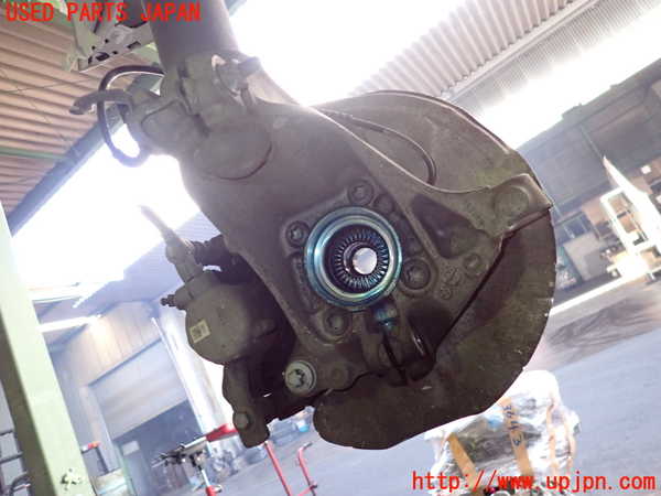 2UPJ-9236434290]BMW 218i アクティブツアラー(2A15)(F45)右フロントナックルハブ 中古_2