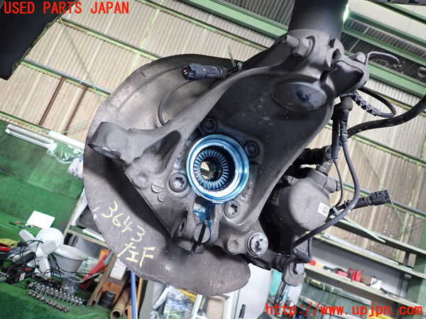 2UPJ-9236434295]BMW 218i アクティブツアラー(2A15)(F45)左フロントナックルハブ 中古_2