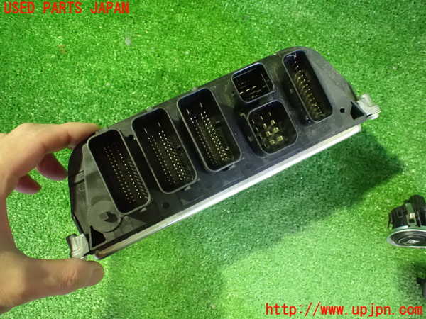 2UPJ-9236436110]BMW 218i アクティブツアラー(2A15)(F45)エンジンコンピューター DME 中古_2