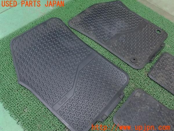 3UPJ=9236440629]VW up! GTI(アップ)(AADKR)純正 ラバー フロアマット セット 1台分  1S2061501  1S0061511 中古_3