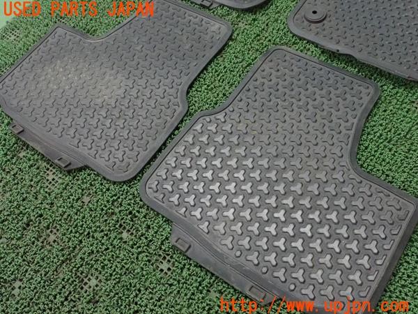 3UPJ=9236440629]VW up! GTI(アップ)(AADKR)純正 ラバー フロアマット セット 1台分  1S2061501  1S0061511 中古_4