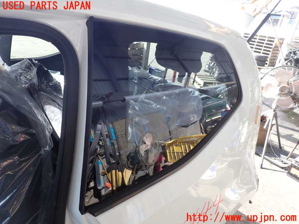 2UPJ-9236441382]VW up! GTI(アップ GTI)(AADKR)左クォーターガラス (43R-001595) 中古_2