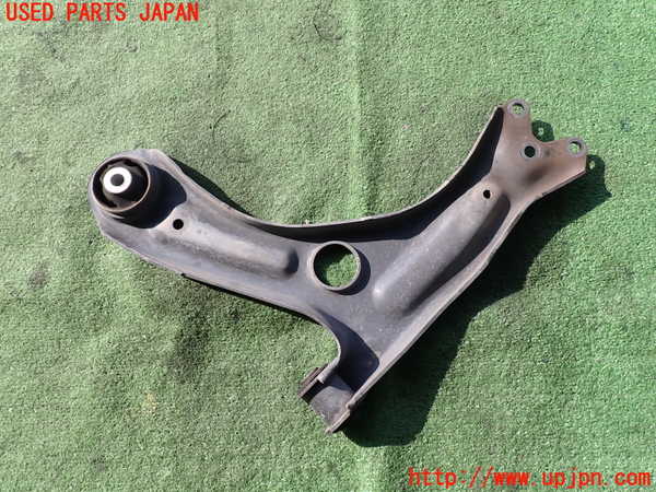 2UPJ-9236445176]VW up! GTI(アップ GTI)(AADKR)右フロントロアアーム1 中古_2