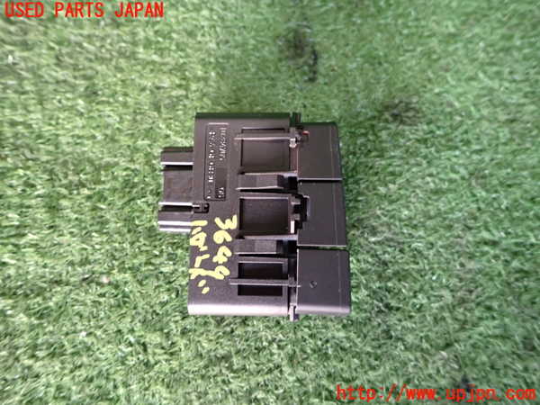 2UPJ-9236446290]VW up! GTI(アップ GTI)(AADKR)ハザードスイッチ 中古_2