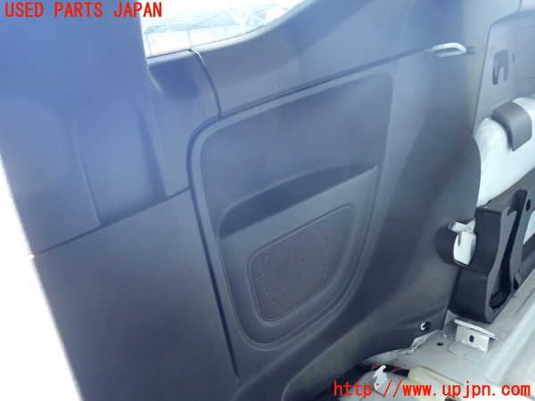 2UPJ-9236447675]VW up! GTI(アップ GTI)(AADKR)右リアピラートリム 中古_4