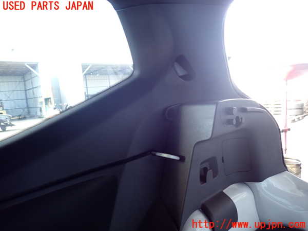 2UPJ-9236447675]VW up! GTI(アップ GTI)(AADKR)右リアピラートリム 中古_5