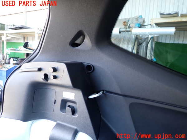 2UPJ-9236447680]VW up! GTI(アップ GTI)(AADKR)左リアピラートリム 中古_5
