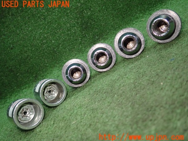 3UPJ=9236450968]スカイライン ハイブリッド GT Type P(HV37)McGARD マックガード ホイールロックナット ケース付き 中古_4