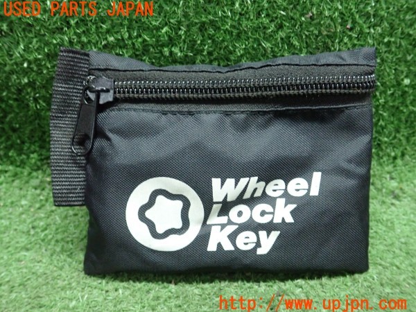 3UPJ=9236450968]スカイライン ハイブリッド GT Type P(HV37)McGARD マックガード ホイールロックナット ケース付き 中古_5