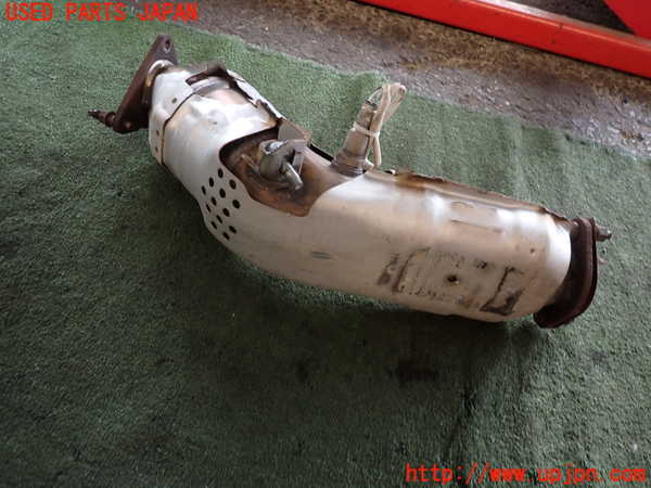 2UPJ-9236452661]スカイライン ハイブリッド(HV37)触媒1 中古_2