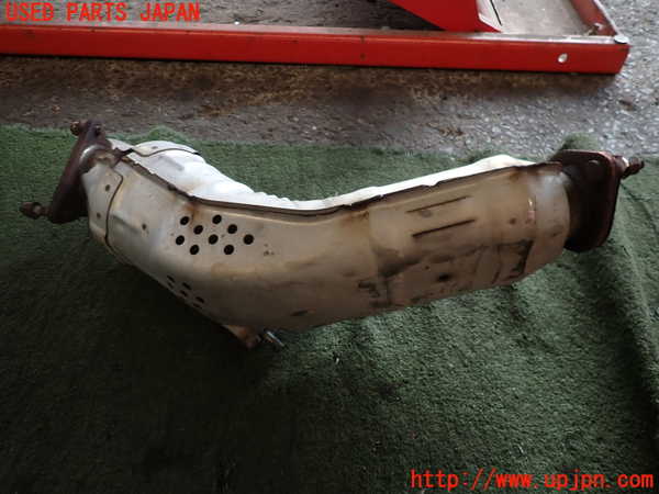 2UPJ-9236452662]スカイライン ハイブリッド(HV37)触媒2 中古_2