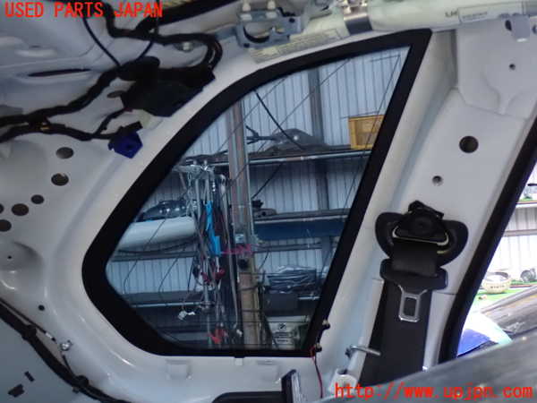 2UPJ-9236471382]BMW X5(ZV30S)(E70)左クォーターガラス 中古(43R-000137 M35T2)_4