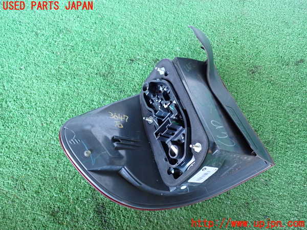 2UPJ-9236471530]BMW X5(ZV30S)(E70)右テールランプ 中古_4