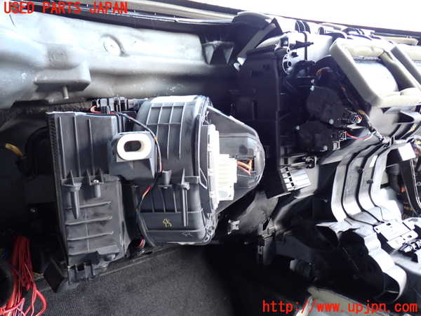 2UPJ-9236476081]BMW X5(ZV30S)(E70)エバポレーター1 中古_3