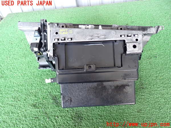 2UPJ-9236477516]BMW X5(ZV30S)(E70)グローブボックス1 中古_3