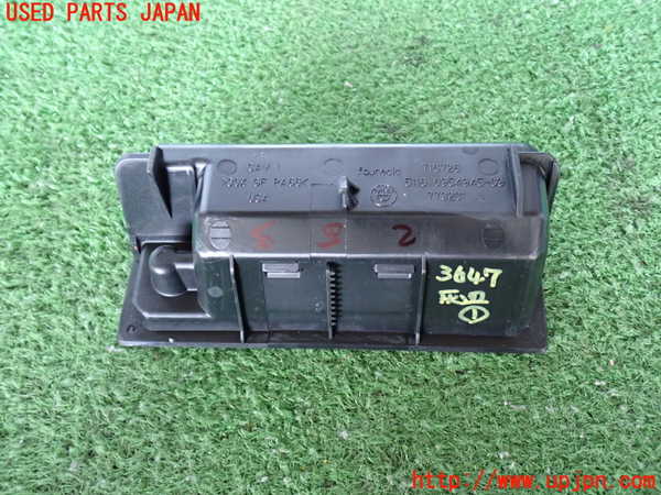 2UPJ-9236477821]BMW X5(ZV30S)(E70)灰皿1 中古_2