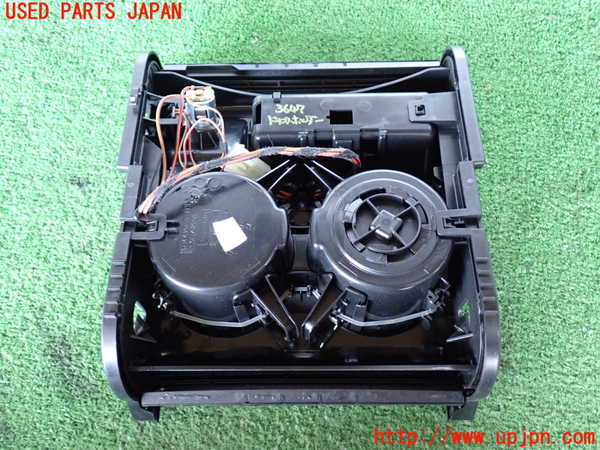 2UPJ-9236477810]BMW X5(ZV30S)(E70)ドリンクホルダー 中古_3