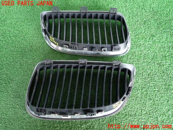 2UPJ-9236481050]BMW 320i クーペ(WA20)(E92)ラジエターグリル 中古_2