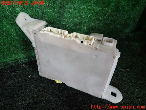 1UPJ-9236506742]レクサス・RX450h(GYL16W)ヒューズボックス2(室内助手席側) 中古_2