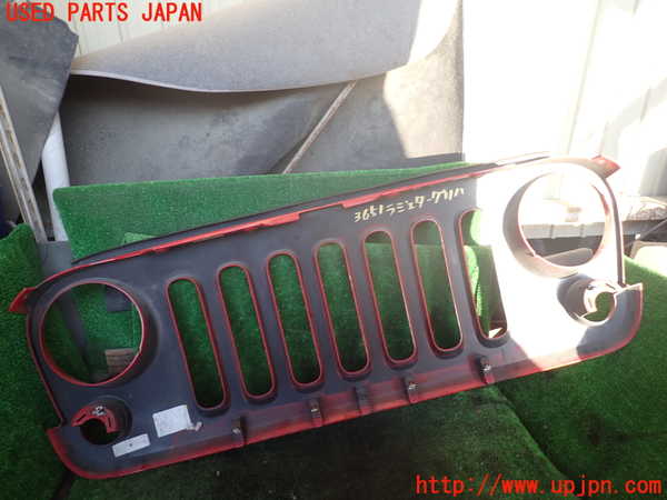 1UPJ-9236511050]ジープ・ラングラー アンリミテッド(JK38L)ラジエターグリル 中古_3