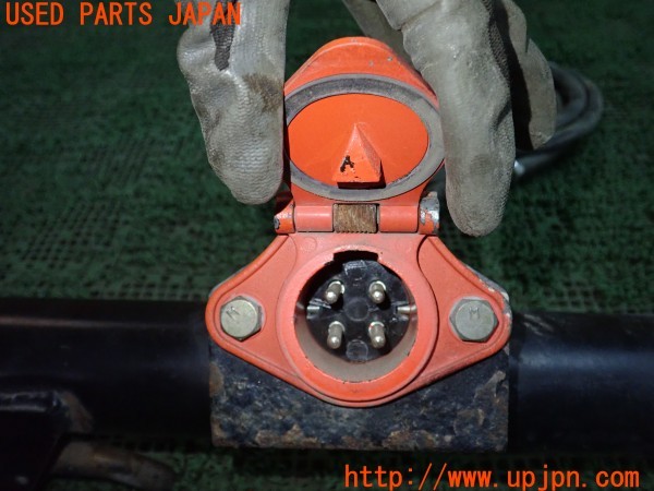 3UPJ=9236520043]ランドクルーザー100(UZJ100W)前期 社外 ヒッチメンバー 4極と7極 ヒッチメンバーコンセント付き 中古_3