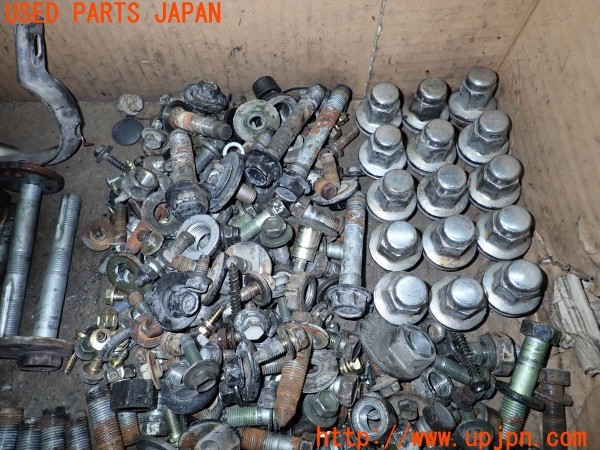 3UPJ=9236520720]ランドクルーザー100(UZJ100W)前期 ネジ・ナット・ステー類 セット ジャンク_4
