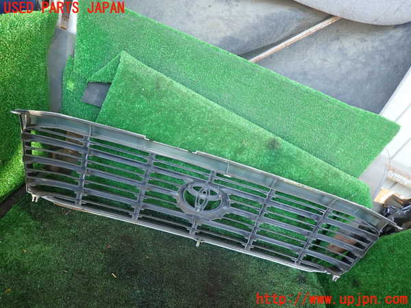 1UPJ-9236521050]ランクル100系(UZJ100W)ラジエターグリル 中古_3