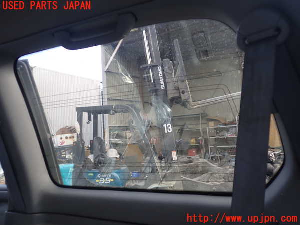 1UPJ-9236521380]ランクル100系(UZJ100W)右クォーターガラス 中古(43R-00073 M2E45)_2