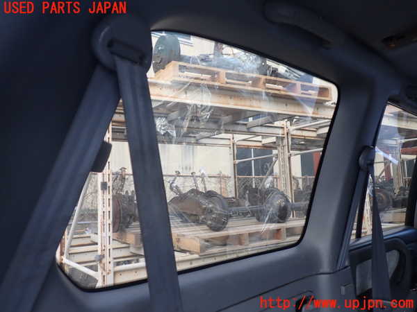 1UPJ-9236521382]ランクル100系(UZJ100W)左クォーターガラス 中古(43R-00073 M2E45)_2