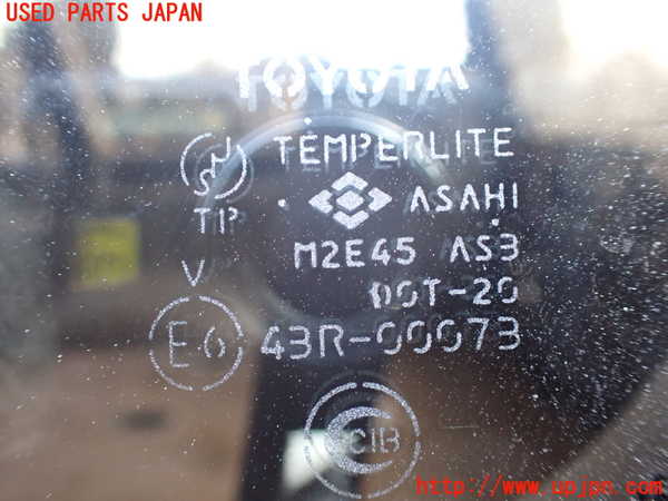 1UPJ-9236521382]ランクル100系(UZJ100W)左クォーターガラス 中古(43R-00073 M2E45)_3
