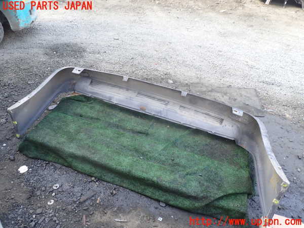 1UPJ-9236521610]ランクル100系(UZJ100W)リアバンパー 中古_5