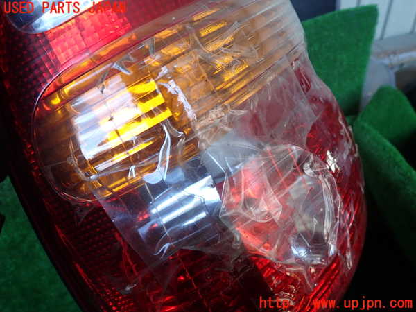 1UPJ-9236521536]ランクル100系(UZJ100W)左テールランプ (ジャンク品) 中古_2