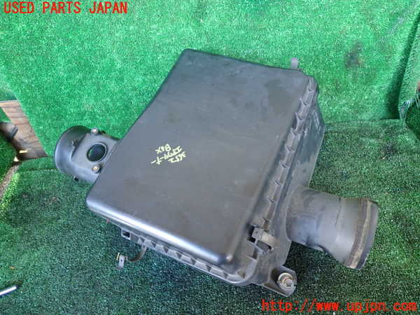 1UPJ-9236522560]ランクル100系(UZJ100W)エアクリーナーボックス 中古_2