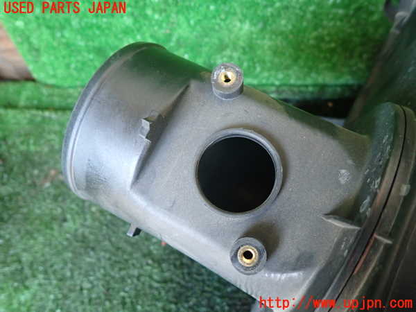 1UPJ-9236522560]ランクル100系(UZJ100W)エアクリーナーボックス 中古_3