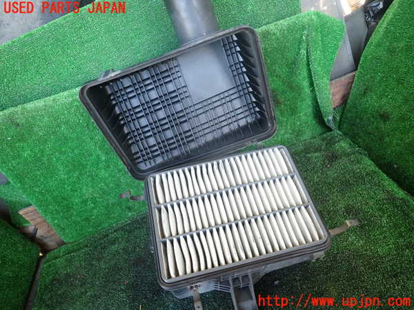 1UPJ-9236522560]ランクル100系(UZJ100W)エアクリーナーボックス 中古_4