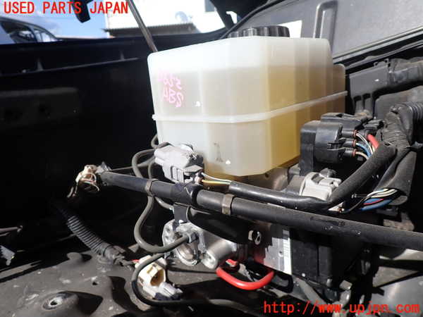 1UPJ-9236524040]ランクル100系(UZJ100W)ABSアクチュエーター 中古_2