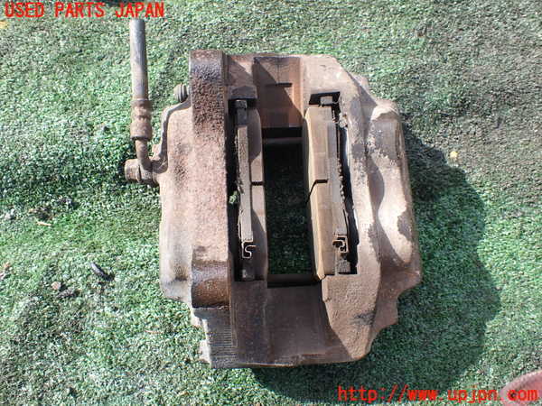 1UPJ-9236524085]ランクル100系(UZJ100W)左フロントキャリパー 中古_2