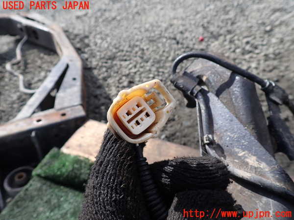 1UPJ-9236524295]ランクル100系(UZJ100W)左フロントナックルハブ 中古_3