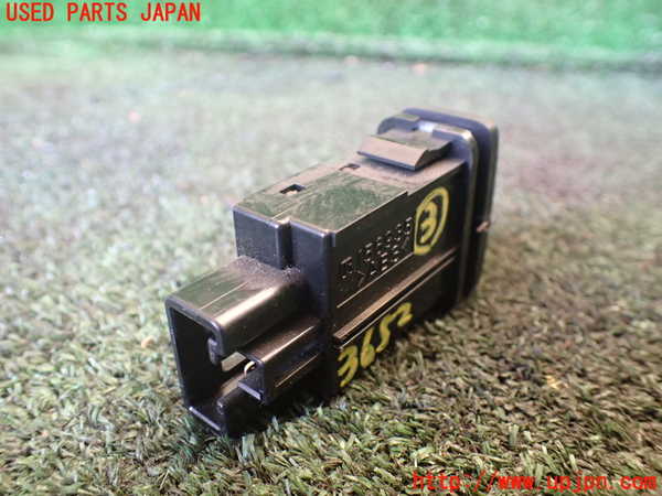 1UPJ-9236526308]ランクル100系(UZJ100W)スイッチ3 中古_2