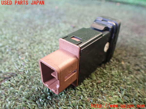 1UPJ-9236526309]ランクル100系(UZJ100W)スイッチ4 (運転席シートヒーター) 中古_2